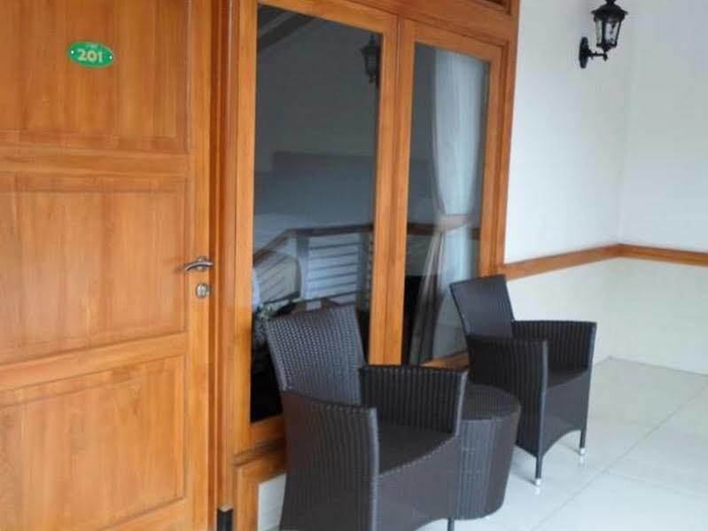 Oyo 1210 Nice Guesthouse Bandung Exterior foto
